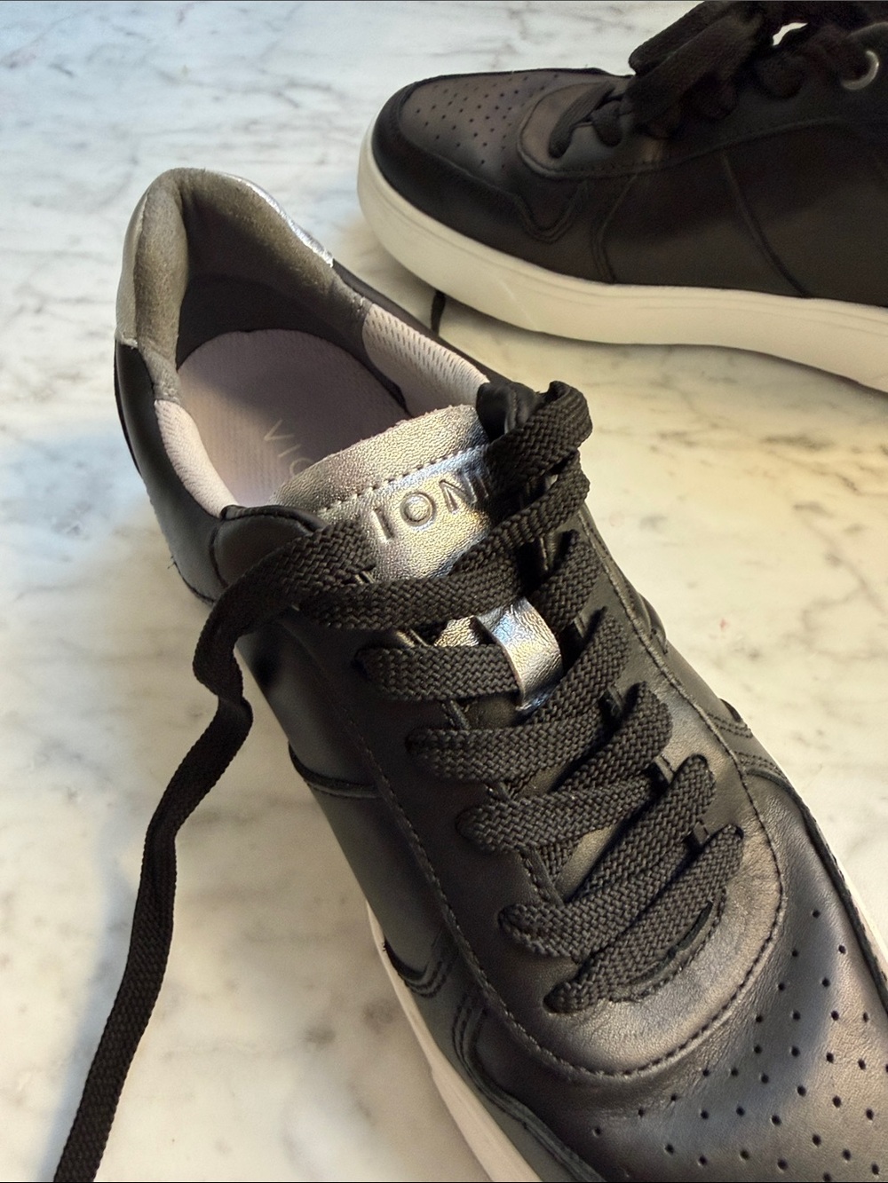 Vionic Kimmie Court Sneakerd in Black/Silver Leather size 8M - Picture 5 of 8